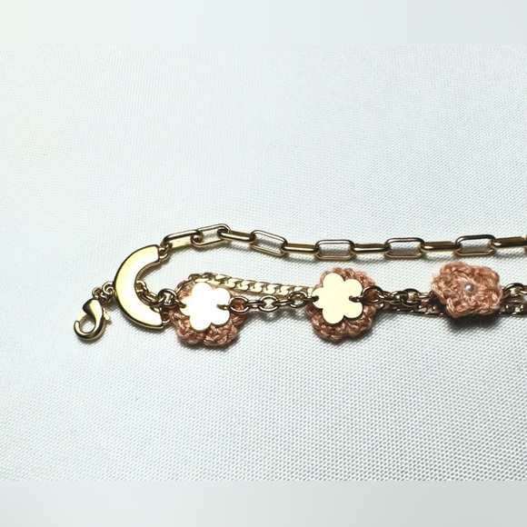 Bracelet with crochet Tudor Roses Golden tone Plated triple chains Bracelet - Picture 5 of 7